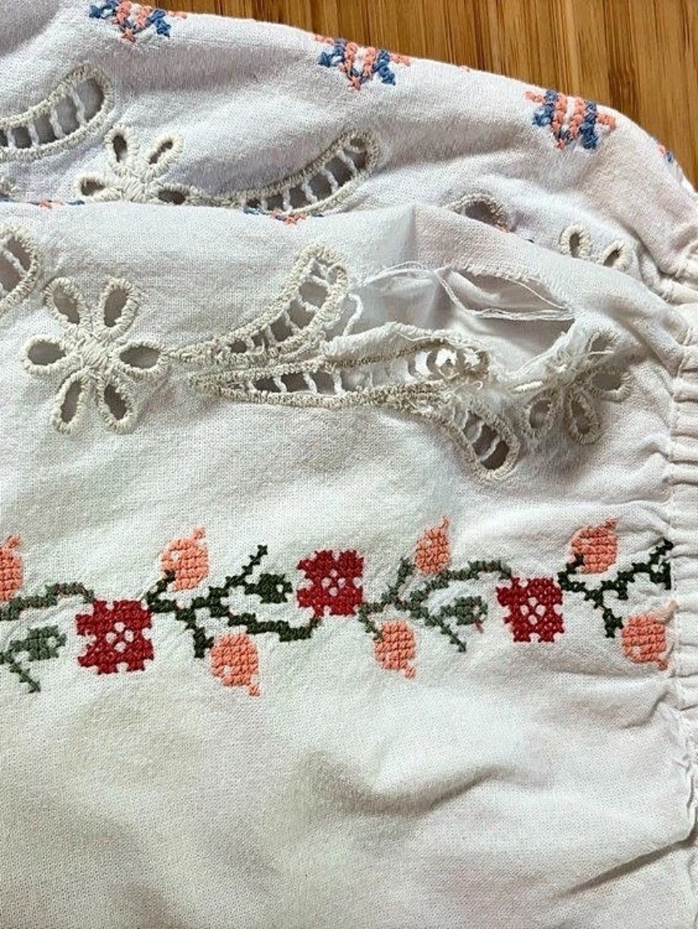 Sezane Math Shorts Embroidered Floral White & Blue Size 36 - Picture 4 of 4
